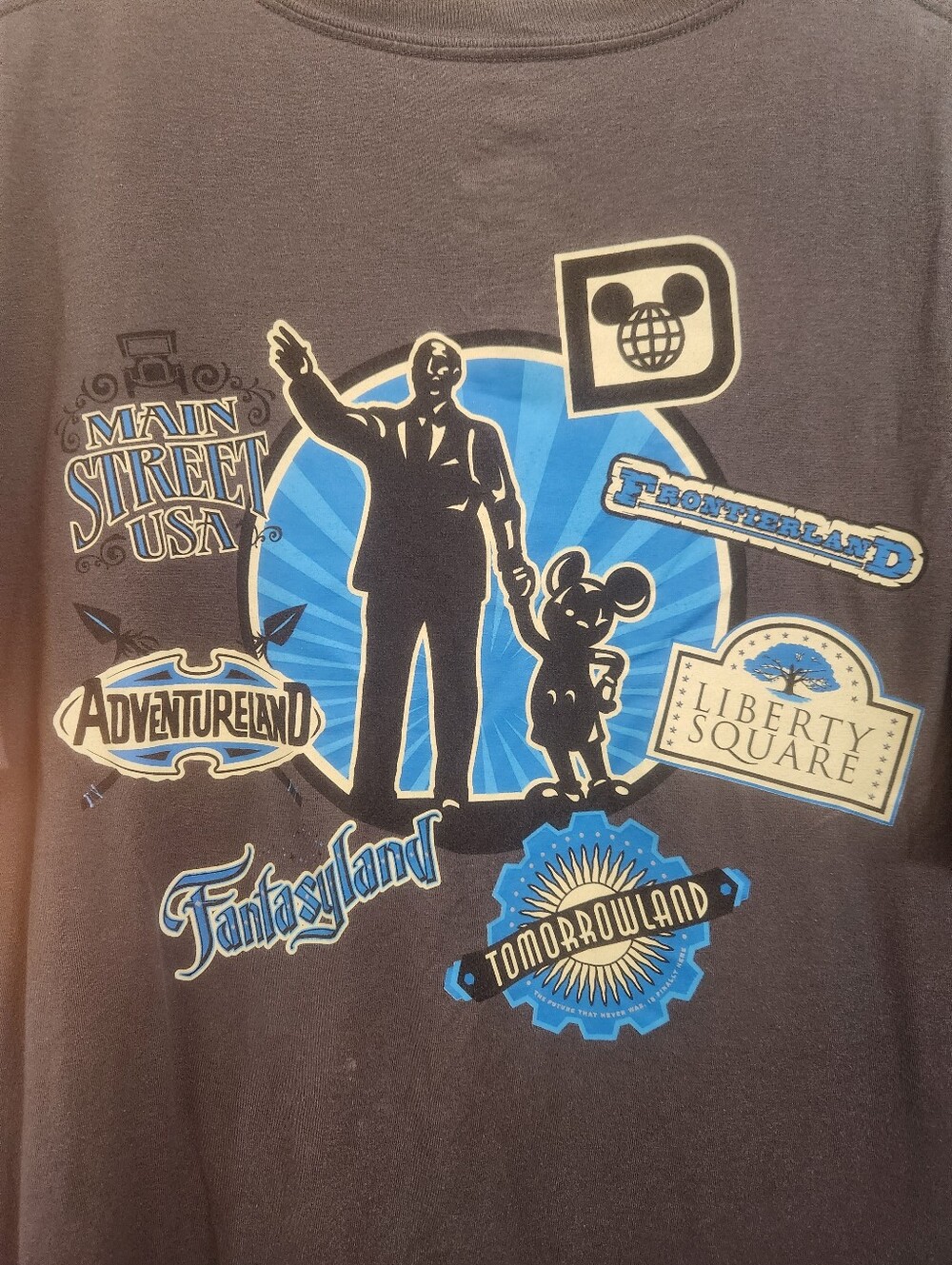 Disneyland Walt Disney World Fantasyland T-shirt Size Large P2p 21.5 - Picture 5 of 9